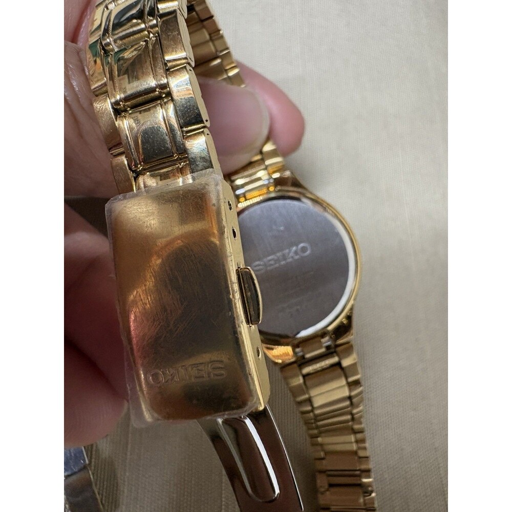 Lot of 8 Vintage and Modern Women's Watches - Seiko, Citizen, Versace, Hamilton - Picture 13 of 16